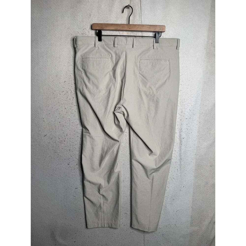 Greg Norman Mens 40x30 Performance Golf Pants Beige Stretch Flat Front Trousers